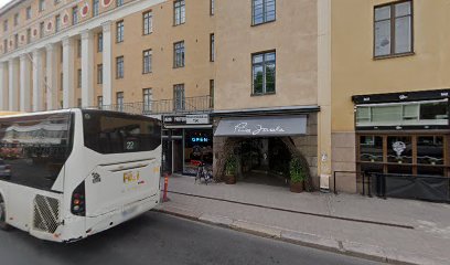 Yvonne Nenonen kaupungissa Turku
